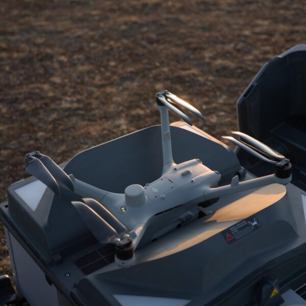 DJI-DOCK3-OS-gallery-05-outdoor-with-drone DJI Dock 3 Overseas Edition