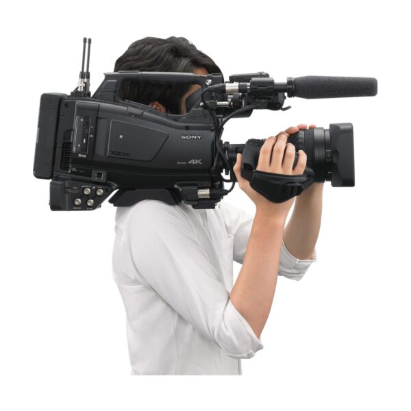 pxw-z750-gallery-06 Sony PXW-Z750 shoulder-mounted in use
